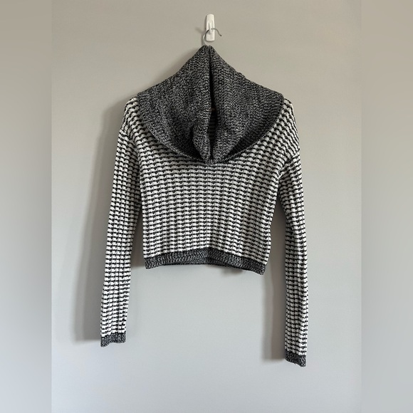 Guess Houndstooth Black and White Cowl Neck Cropped Sweater - Picture 1 of 2